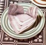 Pliage de serviette en forme de coeur avec dégradé